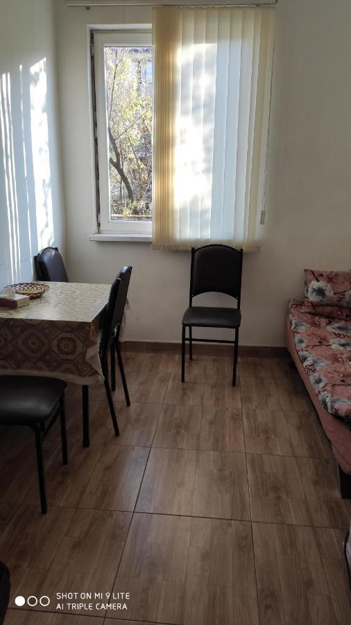 Apartments Azatutyan Avenue 9, Кв 19 Yerevan Luaran gambar